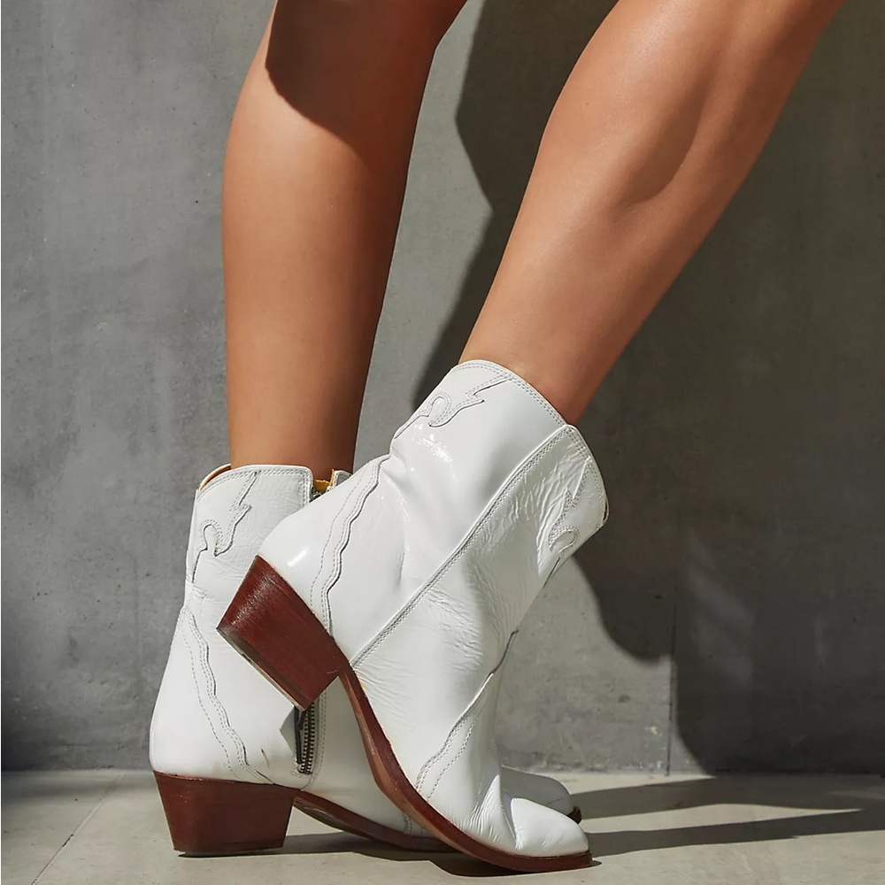 Free People New Frontier Western boot white patent leather size 40 US 9 cowgirl